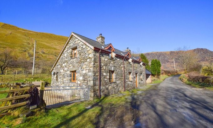 Mawddwy House | Troed yr Aran - Three Bedroom House, Sleeps 6