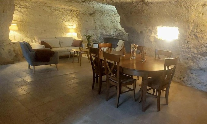 Montlouis-sur-Loire House | Troglo entre Caves et Châteaux