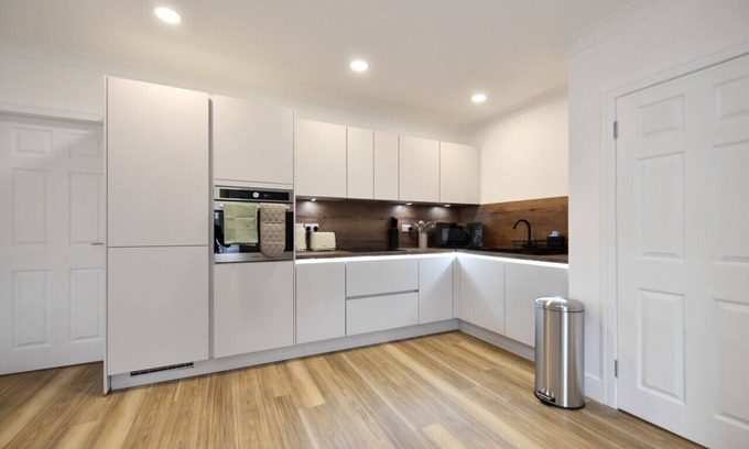 Troon Apartment | Troon Portland Apt A