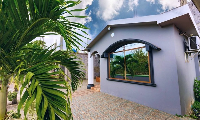 Puerto Baquerizo Moreno Apartment | "Tropical Paradise, Galapagos"