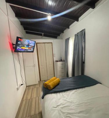 Choppins Apartment | Tropical 1 Bedroom Oasis