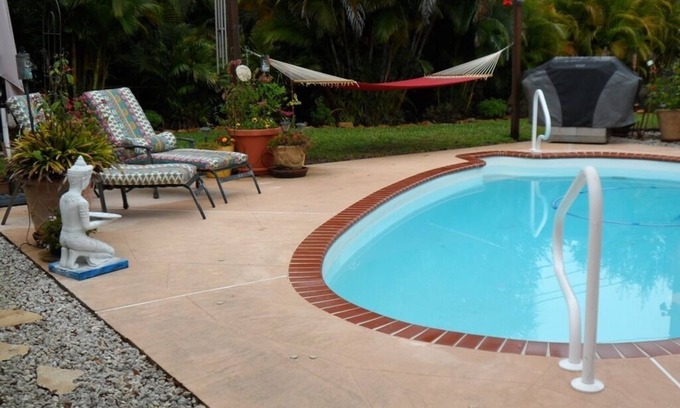 Vero Beach House | Tropical Breeze ðHeat Pool â
Wifi â
Fenced â
Boat/RV Park â
Kayak Bikes â
Near Beach