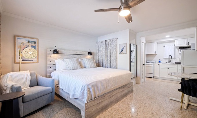 Indian Rocks Beach Apartment | Tropical Coquina Cove Studio #1 Heated POOL 5 min walk to Beach