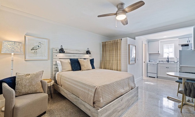Indian Rocks Beach Apartment | Tropical Coquina Cove Studio #5 Heated POOL. 5 Min Walk to Beach