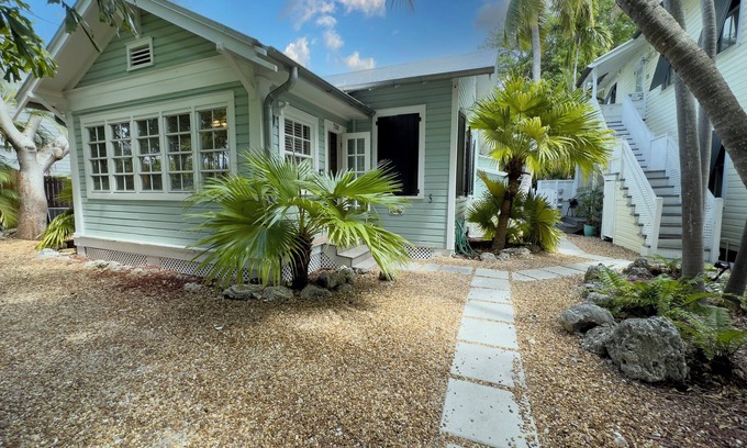 Old Town Cottage | TROPICAL COTTAGE by RENT KEY WEST VACATIONS - Quiet & gated. Pool/Deck/Pet frien
