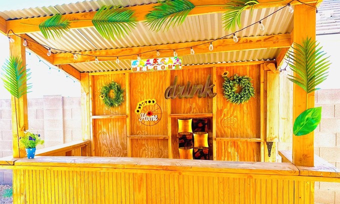 Maricopa House | Tropical Desert Oasis. New built! Family friendly. Grill,Tiki bar&Mountain view.