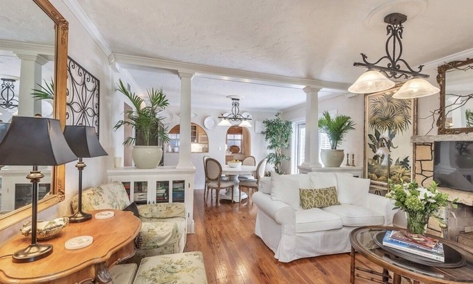 Southside House | Tropical Designer House in the Heart of Antique Row WPBn5 min to the beach