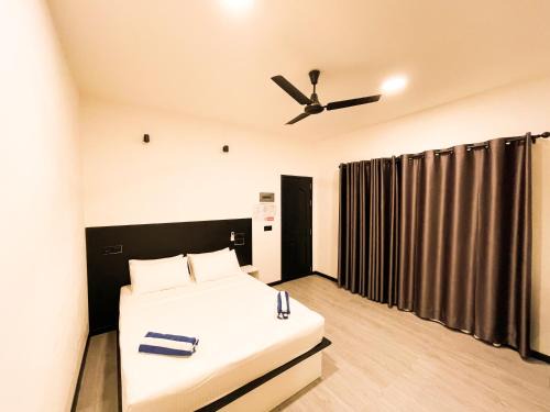 Hangnaameedhoo Hotel | Tropical Escape Inn