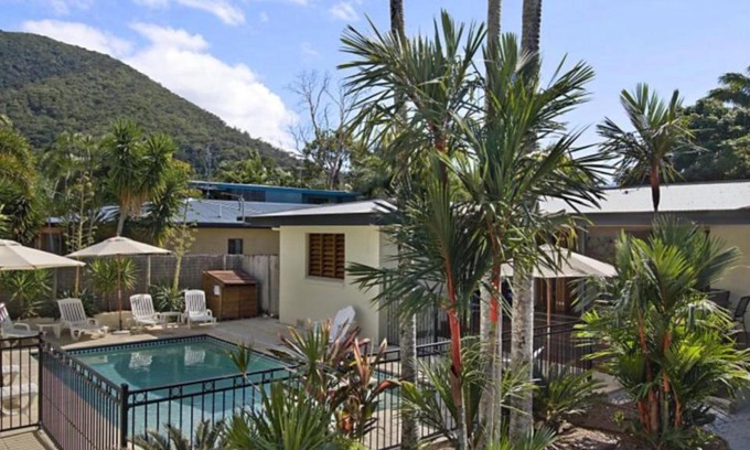 Palm Cove House | Tropical Essence - Palm Cove