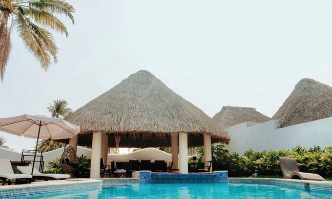 Puerto Quetzal Villa | Tropical Exclusive Getaway ! Full A-C Pool Jacuzzy Private Beach Relax & Unwind