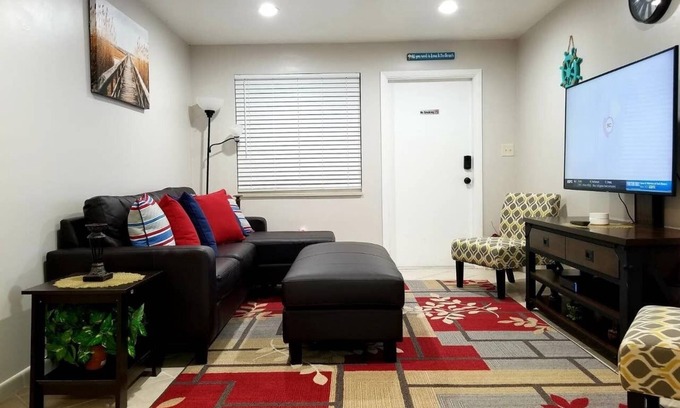Central Naples Apartment | Tropical Garden Getaway - 1 mile from the beach!