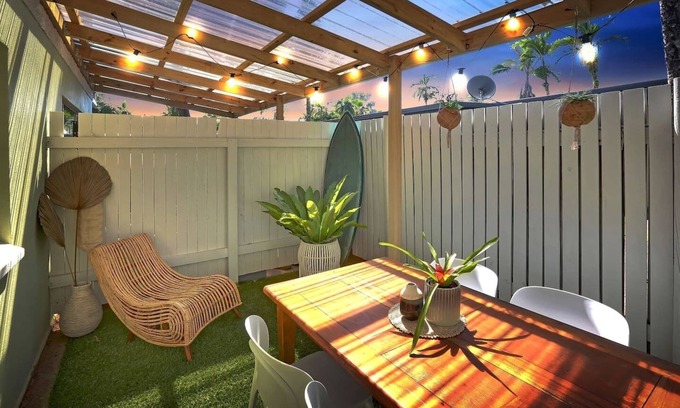 Parramatta Park Apartment | Tropical Getaway with Surfer Vibes – Cosy, Stylish 1-Bedroom Apartment