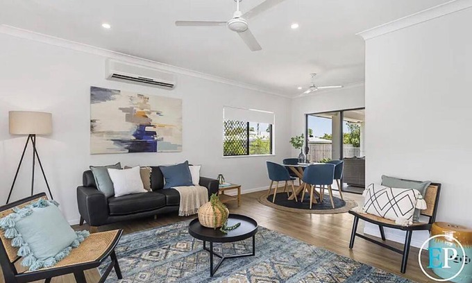 Mount Louisa House | Tropical holiday home with a pool in Mount Louisa