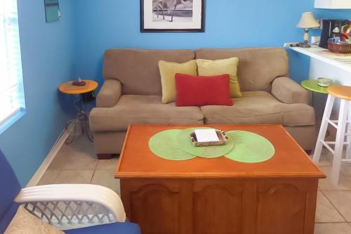 Fort Walton Beach Apartment | Tropical Isle #205
