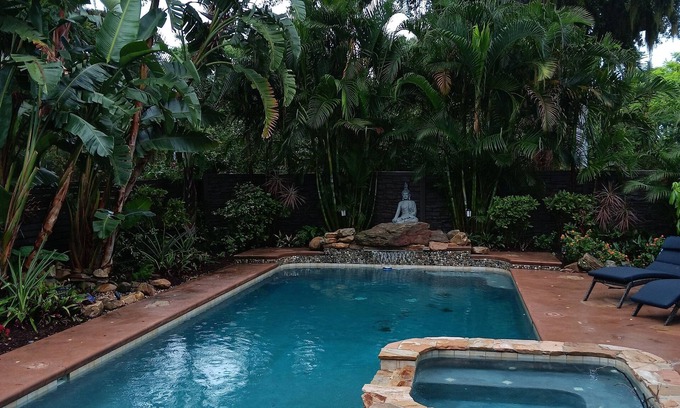 Mount Dora House | Tropical lagoon-style vintage home in historic Mt Dora