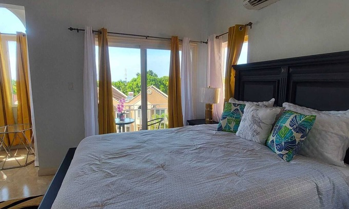 Ocho Rios House | Tropical Luxury 2 bedroom Jamaican townhouse