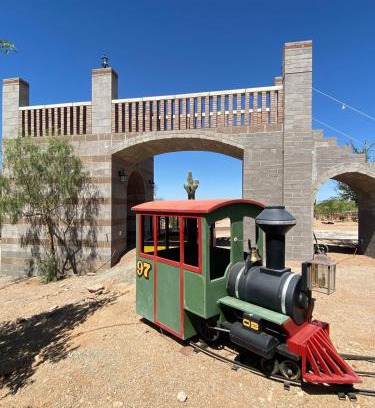 East Mesa House | Tropical Mountain Valley Casita