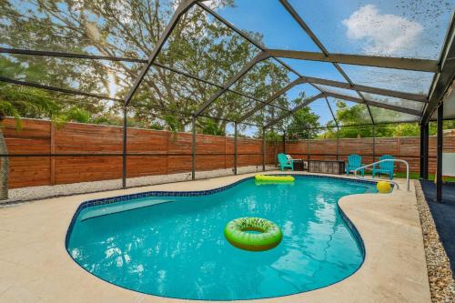 Largo House | Tropical Oasis FL Largo