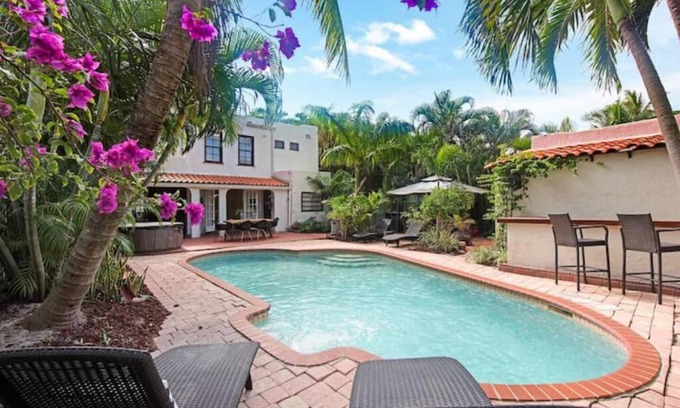 Old Northwood Historic District Villa | Tropical Oasis: Spanish Villa with Guest Cottage!