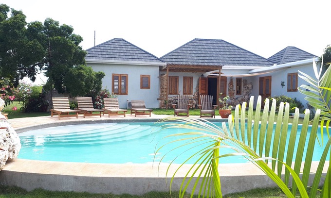 Treasure Beach Villa | Tropical paradise in a friendly, safe, low-key community