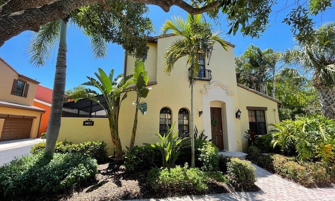 Ole House | Tropical Paradise in Lely Ole'
