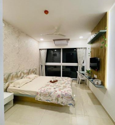 Pashan Apartment | Tropical Paradise