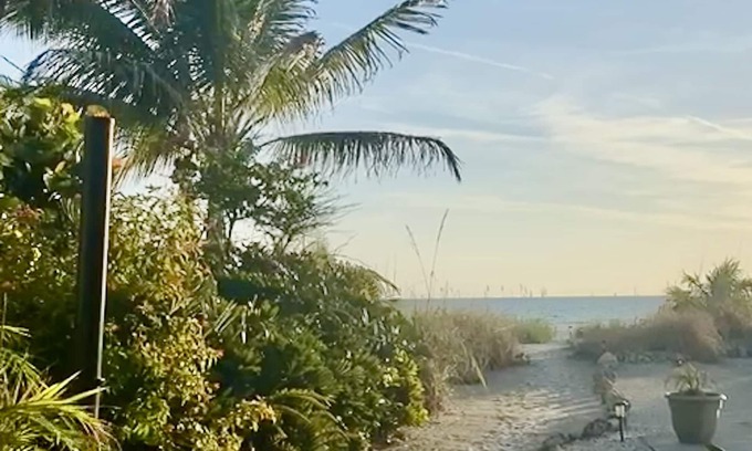 Ilexhurst Cottage | Tropical Paradise On The Beach Permit VRC17-000168