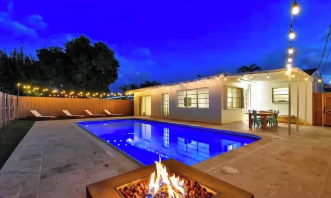 Park East House | Tropical Paradise: Stylish 4 Bedroom Pool House Near Pristine Hollywood Beach