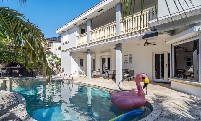 Miami Lakes House | Tropical Pool Paradise x 6-BD,4-BA Luxury Living
