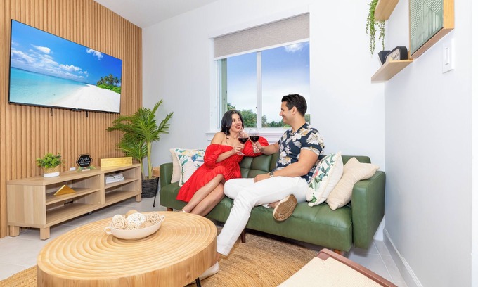 West Little Havana Apartment | Tropical Property- 8 People 2 Bedrooms- Top Location - Parking - Laundry