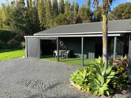 Pukenui House | Tropical Retreat