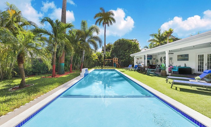 Sunset House | Tropical salt water pool home close to beaches,Hard Rock,Airport and Downtown!