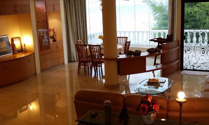 Tanjung Bungah House | Tropical Sea View & Sunshine