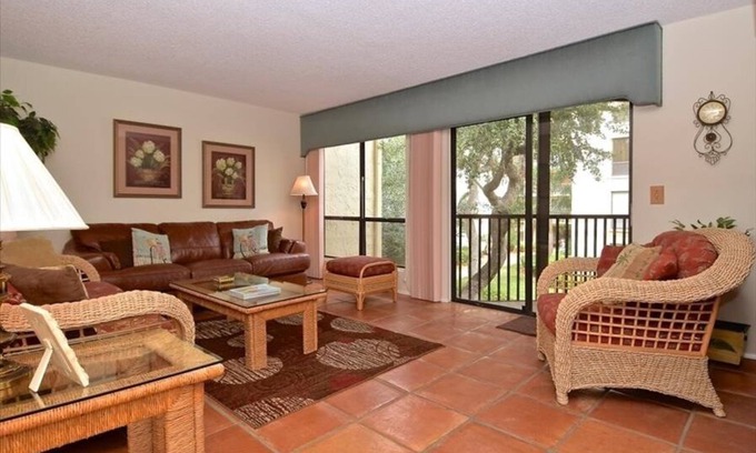 Siesta Key House | Tropical Siesta Key Townhouse at Bay Oaks - Watch Dolphin in the Bay! G12