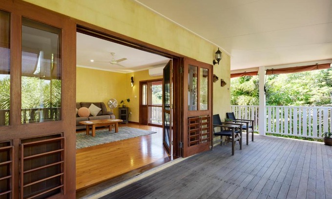 Cooktown Apartment | Tropical Styling