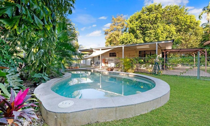 Nightcliff House | Tropical Tranquillity - Spacious Poolside Cottage