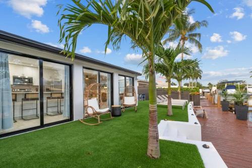 Melaleuca Gardens House | Tropical WaterFront Oasis