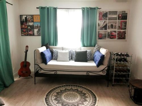 Athis-Mons Apartment | TROPIK, Chic 15 min de Paris Quais de Seine