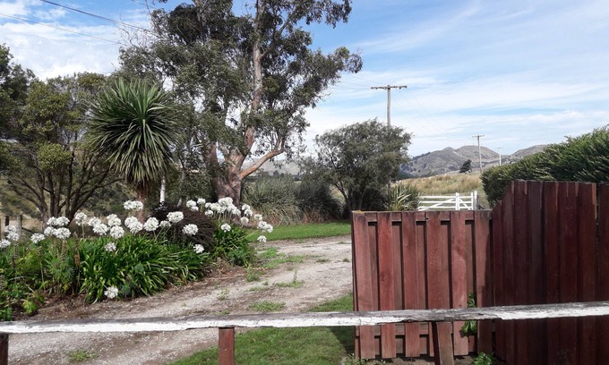 Ward House | Troqueer Farm Cottage - Rural idyll located between Blenheim & Kaikoura