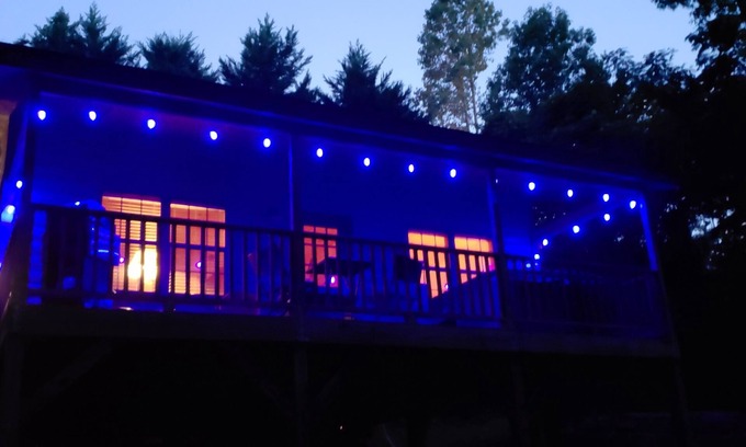 Helen Cabin | Trout Fish-Inn Cozy Cabin w/Hot Tub, Fire Pit & Steps from Downtown Helen!
