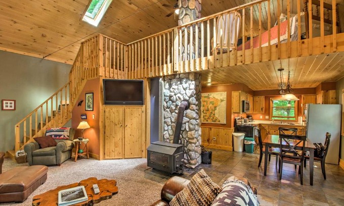 Bovey House | Trout Lake Cabin with Private Dock, Kayaks and Loft!