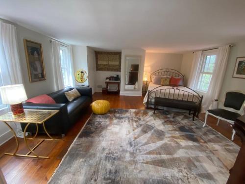Harpers Ferry Apartment | Trouvaille House Suite 3 Klimt Suite
