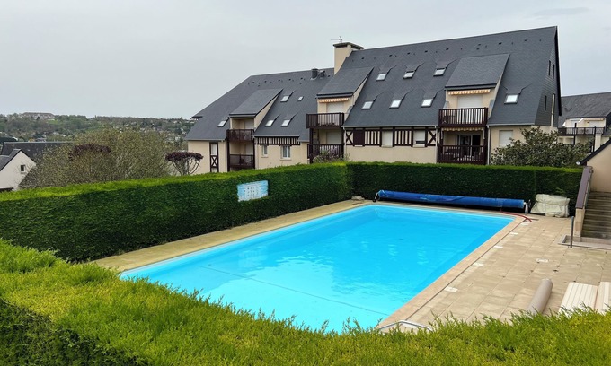 Touques Apartment | Trouville boundary: Beautiful 3-room apartment with parking and two sea-view balconies