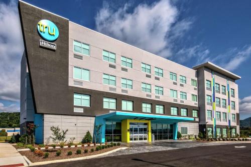 Hollins Hotel | Tru By Hilton Roanoke Hollins