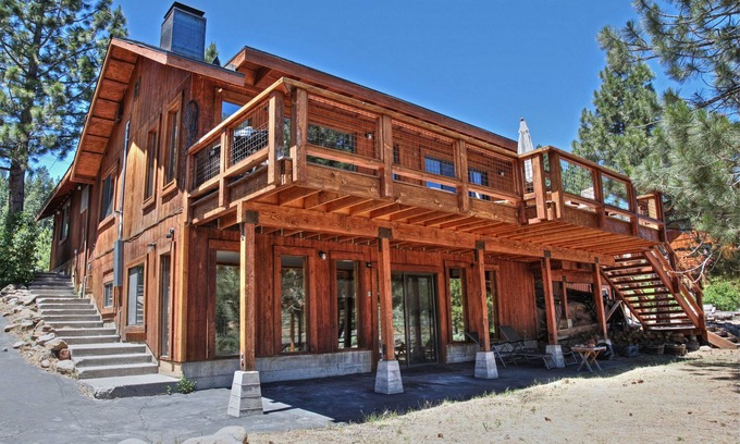 Truckee House | Truckee River House - Beautiful Views, Riverfront Retreat, Flyfishing, Skiing