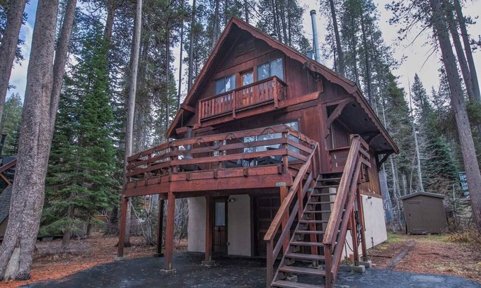 Donner Lake Woods Cabin | Truckee Time | Walk to West End Beach!