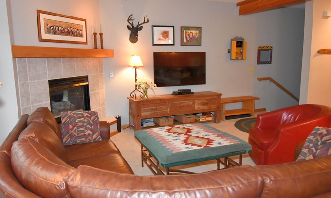 Four O'Clock Condo | True Ski-In & Out- Chair Across the Street /Spacious Condo/Weekly Discount