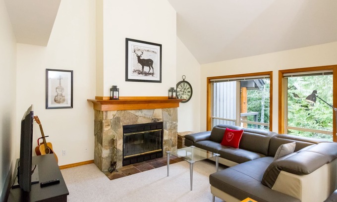 Upper Village House | True Ski in/Out *LOCATION* 4 Bedroom Property Slope Side!