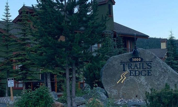 Sun Peaks House | True Ski-in, Ski-out, 3 Bed 3 Bath Townhouse close to Morrissey and Orient Chair