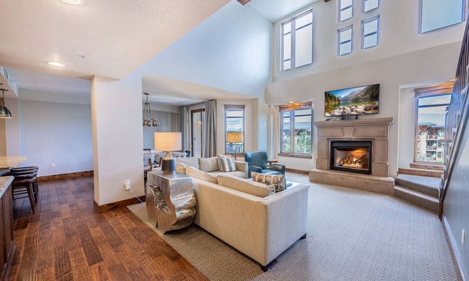 Park City Condo | True Ski-In/Ski-Out Luxury Resort | Walk to Sunrise Lift | Freshly Updated Penthouse | Hot Tub